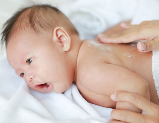 Kulit si Kecil Kering? Lakukan Ini untuk Mengatasinya