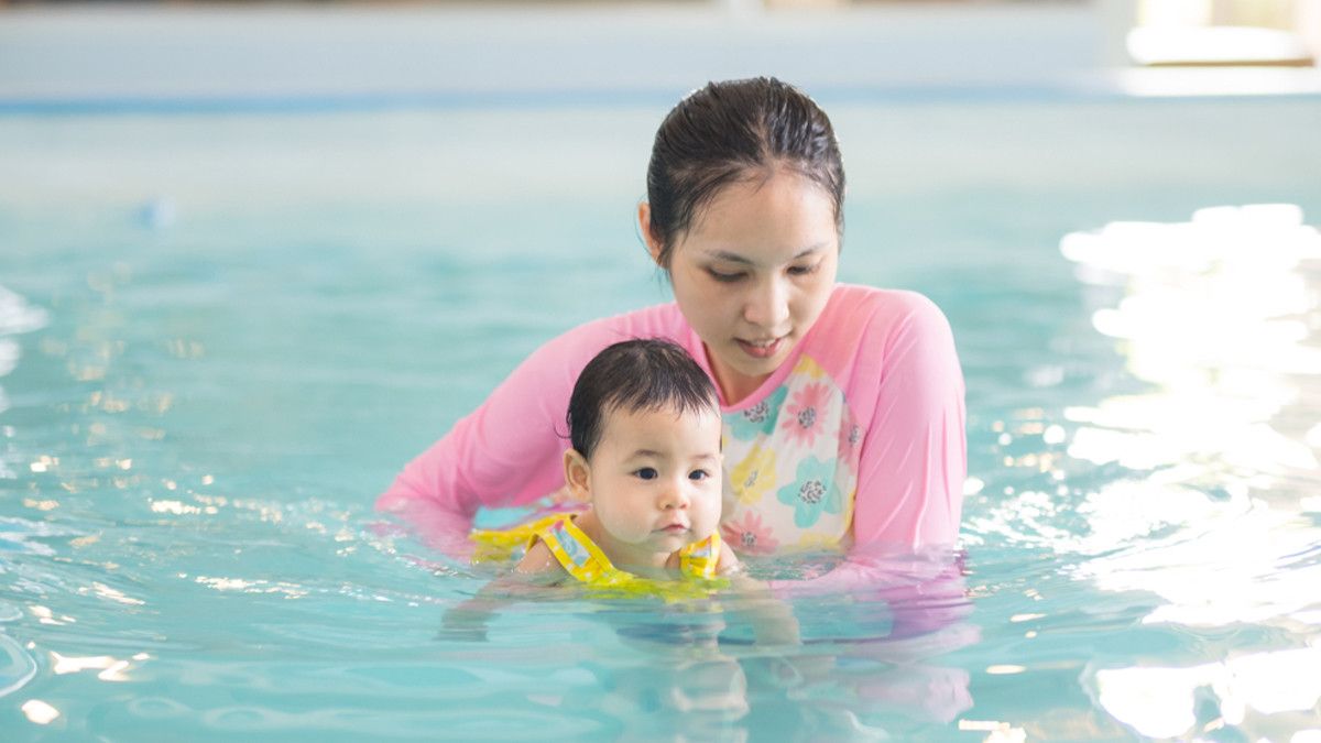 Manfaat Berenang dan Menyelam bagi Bayi