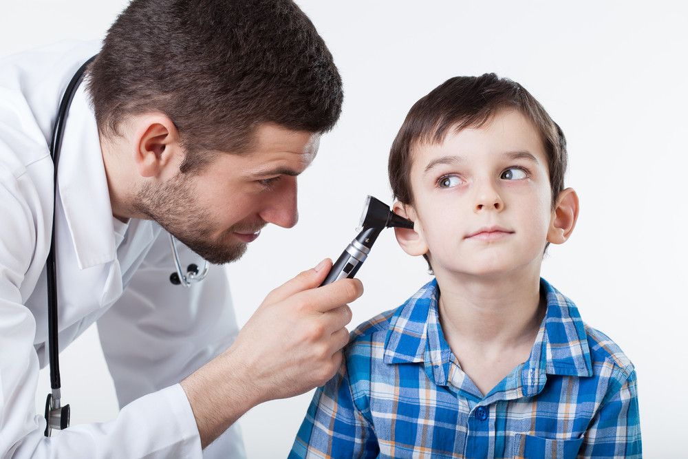 Perlukah si Kecil Menjalani Tes Pendengaran?