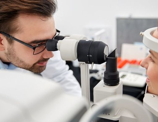 Pemeriksaan Tonometri untuk Mengecek Tekanan Bola Mata