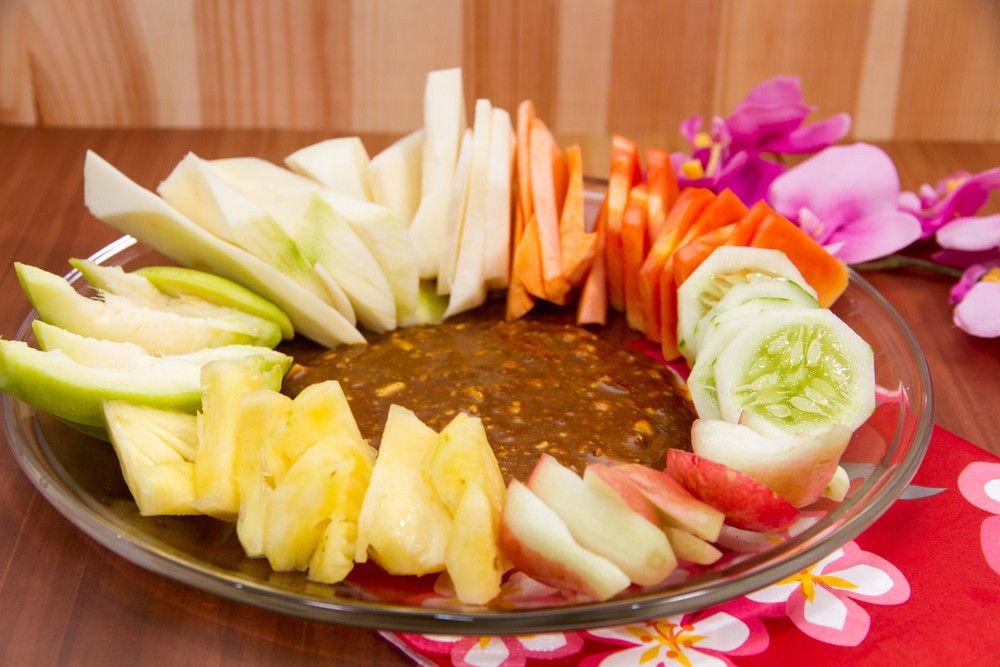 Benarkah Hobi Makan Rujak Bisa Jadi Pemicu GERD?