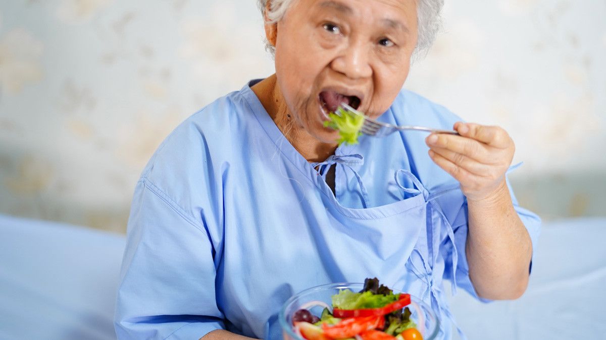 Gangguan Menelan Akibat Stroke, Bagaimana Mengatasinya?