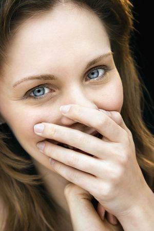 Tidak Mau Unjuk Gigi Karena Gigi Kuning?