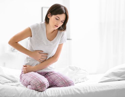 Bedanya Sakit Perut karena Radang Pencernaan dengan Keracunan