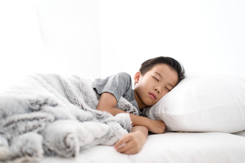 Tips Membiasakan Anak Tidur di Kamar Sendiri