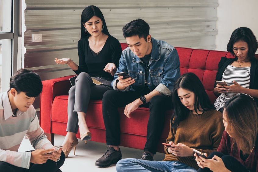 Awas, Kebiasaan Phubbing Bisa Merusak Hubungan Sosial Anda!