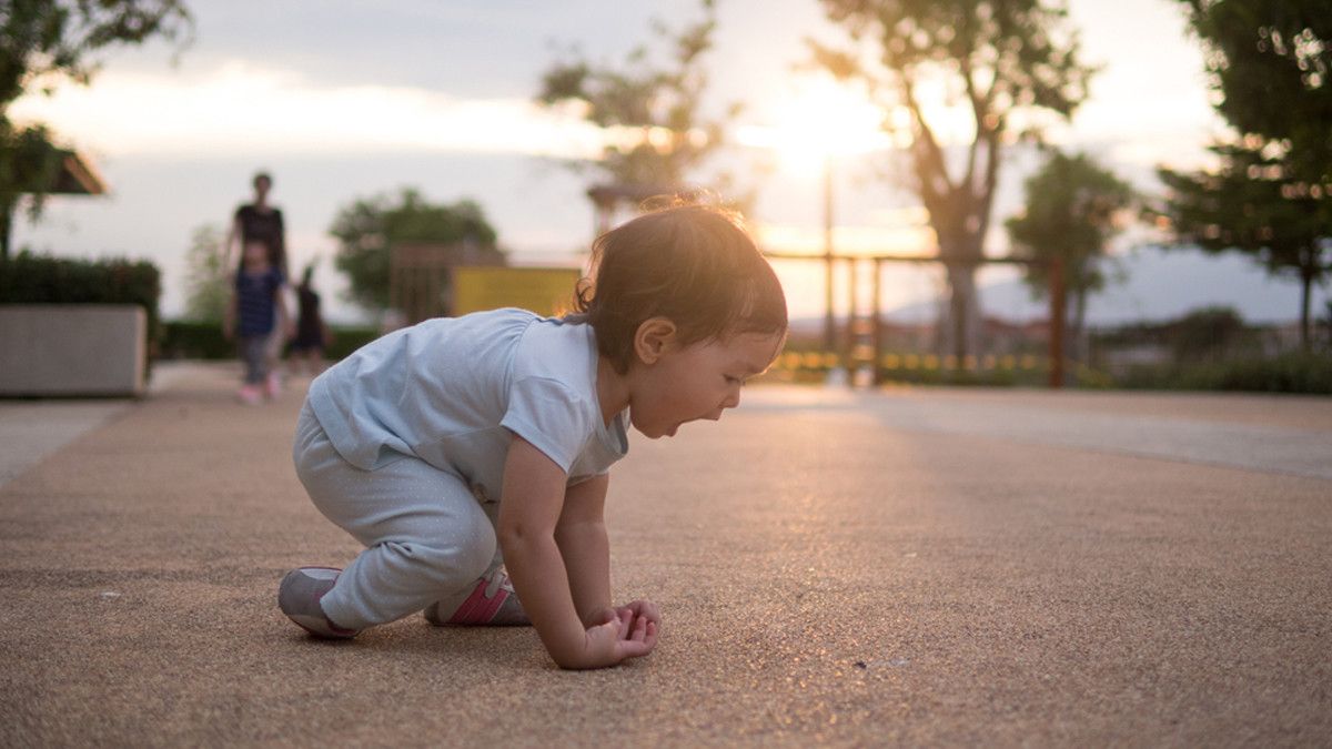 Anak Sering Jatuh Saat Berjalan? Ini Penyebab dan Penanganannya
