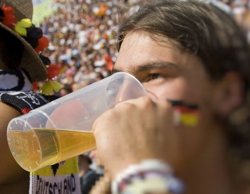 4 Minuman Terbaik Atasi Badan Lemas Saat Nonton Asian Games