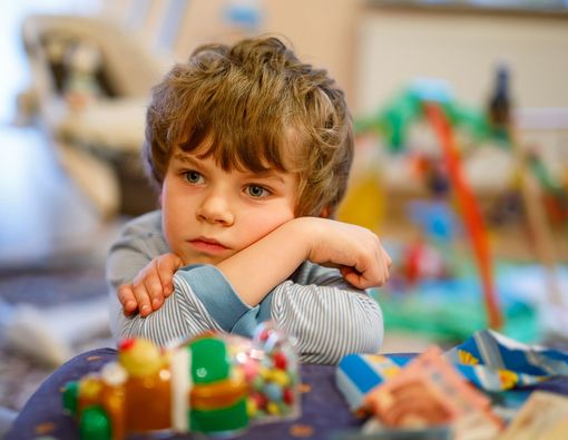 Punya Banyak Mainan Bikin Anak Tidak Kreatif?