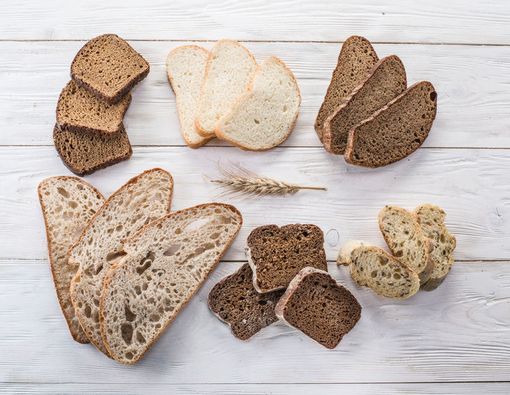 Mana yang Lebih Sehat, Roti Gandum Utuh atau Biasa?