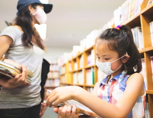 Bawa Anak ke Tempat Umum Saat Pandemi, Lakukan Ini!