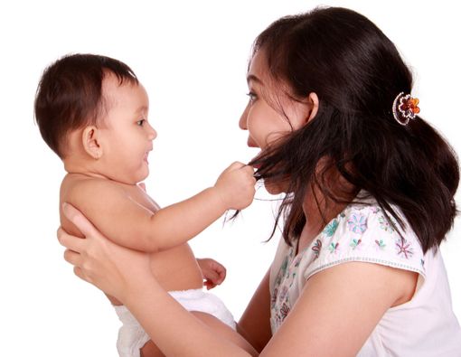 Penyebab Bayi Suka Menarik-narik Rambut