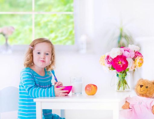 Bermain Boneka Dapat Sebabkan Gangguan Makan pada Anak