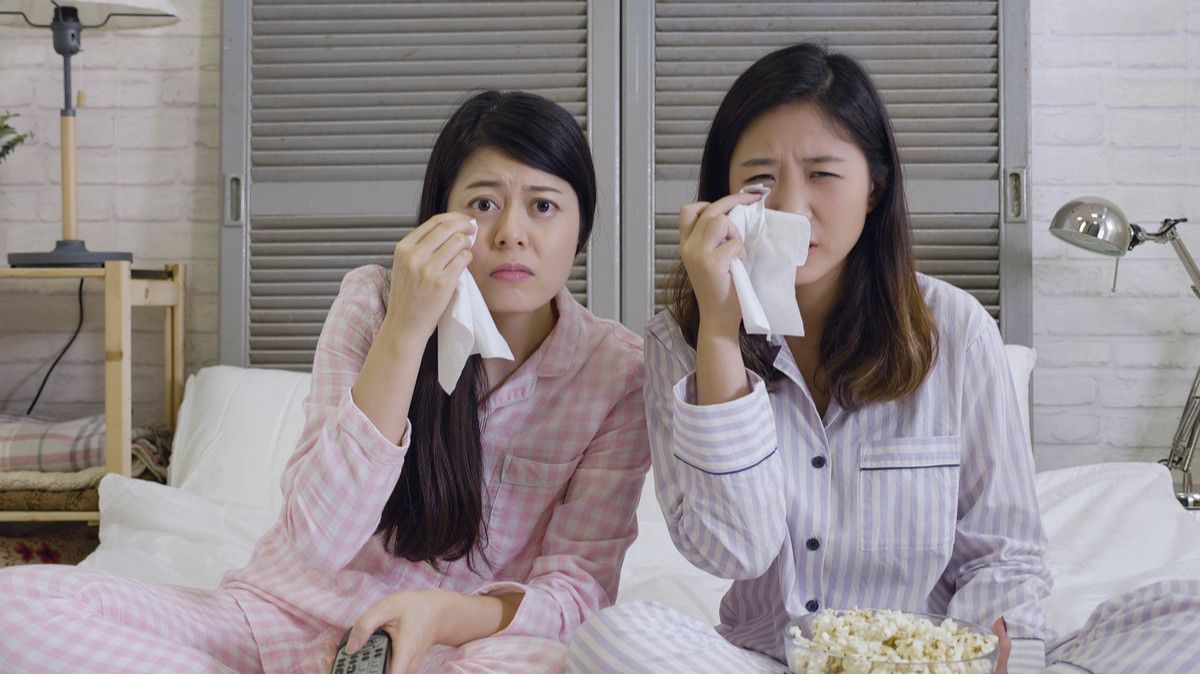 Tak Mau Baper, Ini Cara Menonton Drama Korea yang Tepat!