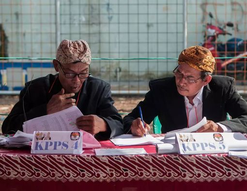 Perlukah Petugas KPPS Mendapat Vaksinasi Usai Pemilu?