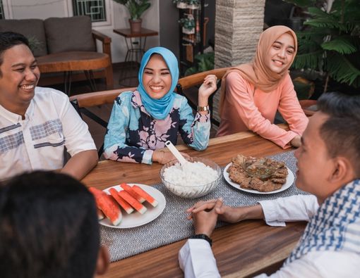 Cara Elegan Menjawab Pertanyaan "Kapan Nikah?" saat Kumpul Bersama Keluarga