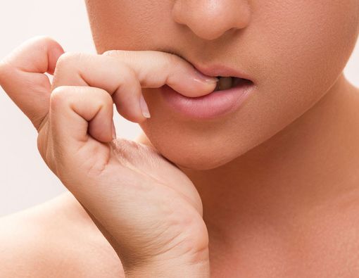 Hati-Hati, Kebiasaan Menggigit Kuku Bisa Sebabkan Sakit Perut