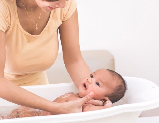Kulit Bayi Sensitif, Jangan Asal Pilih Produk untuk Mandi