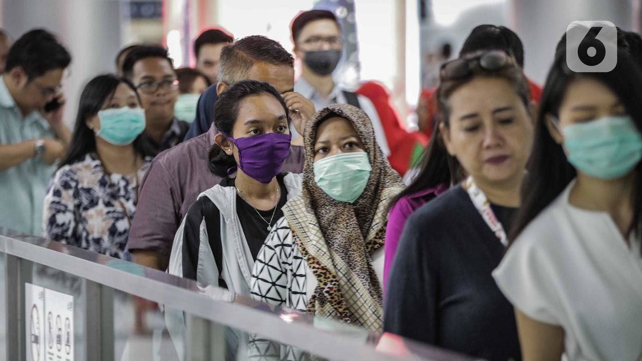 Terpaksa Naik Kendaraan Umum Saat Wabah Virus Corona, Ini Tipsnya!