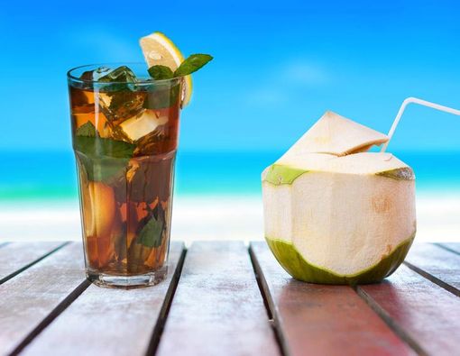 Pilih Air Kelapa atau Teh Manis untuk Berbuka?