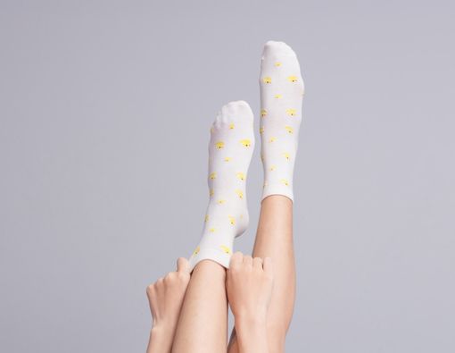 Ini Bahaya Memakai Kaus Kaki yang Terlalu Ketat