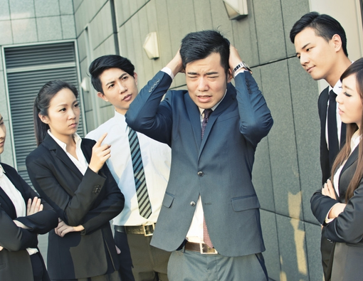 Tips Hadapi Bullying di Tempat Kerja