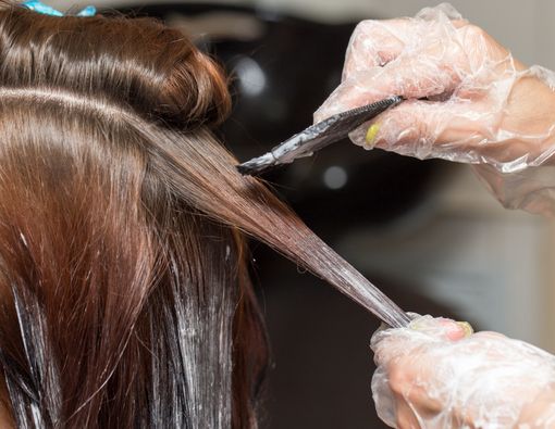 Jangan Keramas Sebelum Mengecat Rambut, Ini Alasannya