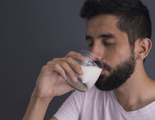 Asam Urat Bisa Kambuh Akibat Minum Susu?