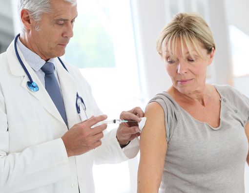 4 Vaksin Penting bagi Para Lansia