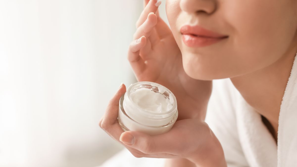 Hati-hati, Ini 4 Bahaya Skincare Share in Jar pada Kulit