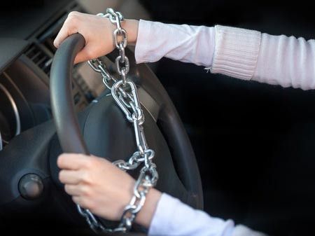 Kesemutan Saat Menyetir: Penyebab dan Solusinya