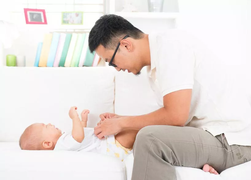 Pentingnya Mengenali Bentuk Feses Bayi Anda