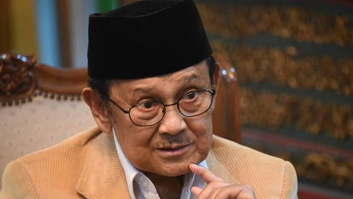 Ibu, Makan Ikan Bisa Bikin Anak Genius seperti BJ Habibie, Lo!