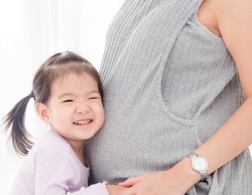 7 Tips Tetap Optimal Merawat si Kecil, meski Sedang Hamil