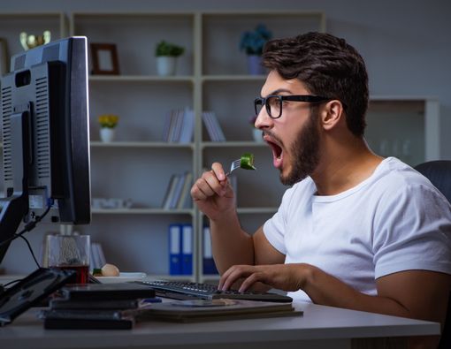 Makanan Pendongkrak Stamina untuk Anda yang Sering Lembur