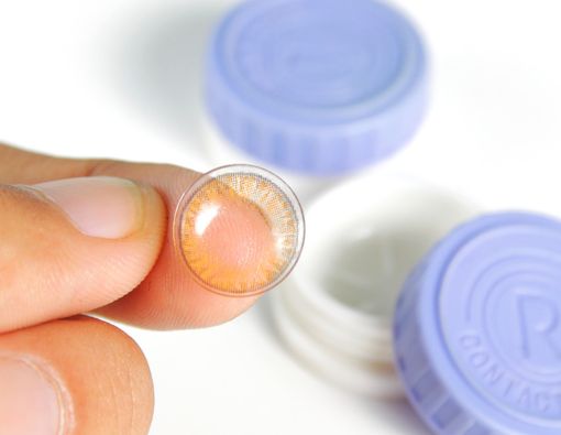 Bahaya Challenge Letakkan Contact Lens Dalam Kelopak Mata