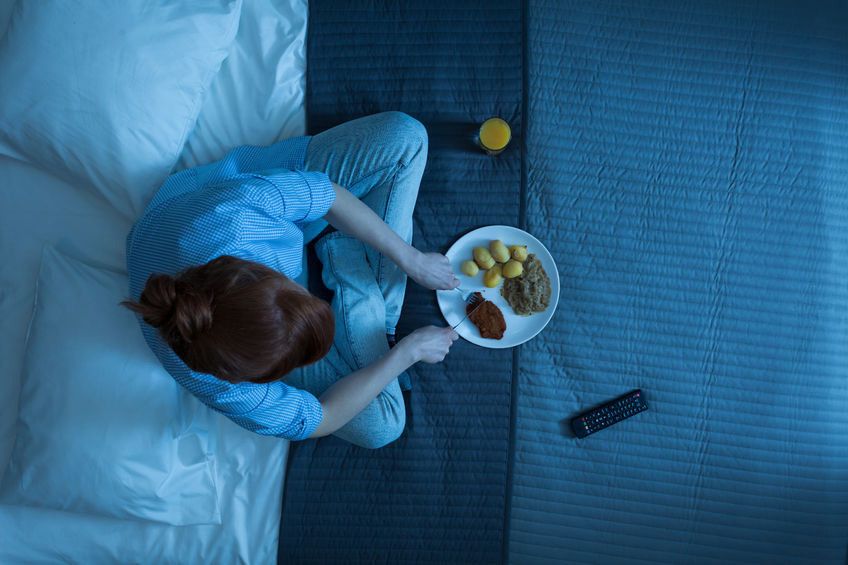 Awas, Sering Makan Sendiri Bisa Ancam Kesehatan Anda