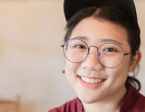 Normalkah Menggunakan Kacamata Plus di Usia Muda?