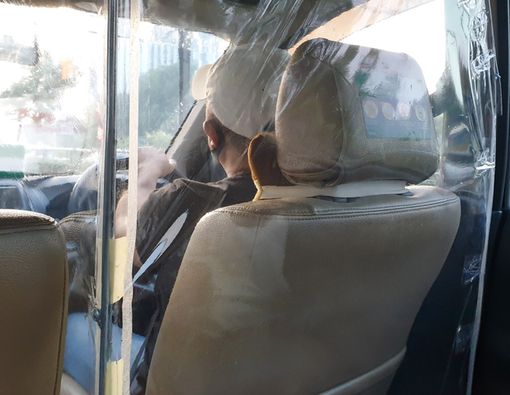 Sekat di Kendaraan Umum, Efektifkah Cegah Penularan Virus Corona?