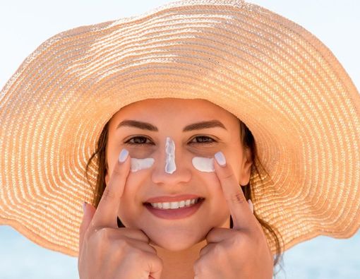 Perbedaan SPF 30 dan 50 Serta Fungsinya untuk Kulit