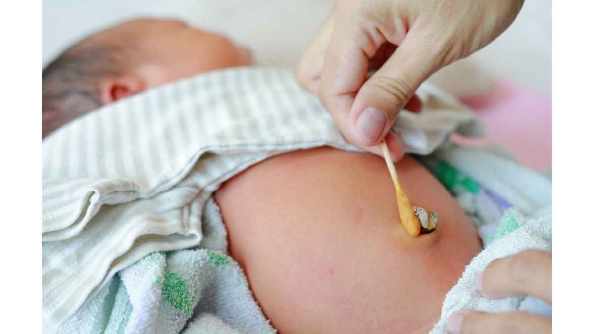 Cara Membersihkan Tali Pusat dan Pusar Bayi Baru Lahir