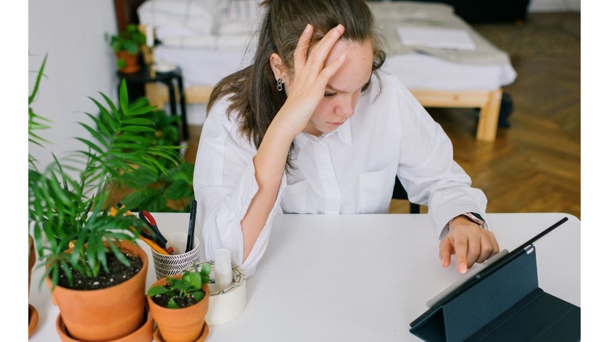 Cara Mengatasi Zoom Fatigue Saat Pandemi COVID-19