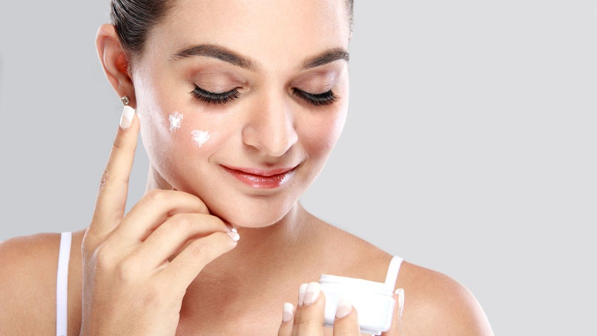 9 Bahan Aktif Skincare yang Cocok untuk Kulit Berminyak