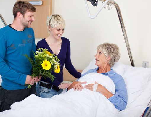 Tips Menjenguk Orang Sakit Kanker Paru