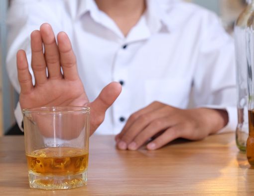 Kedinginan karena Hujan dan Banjir, Jangan Minum Bir!