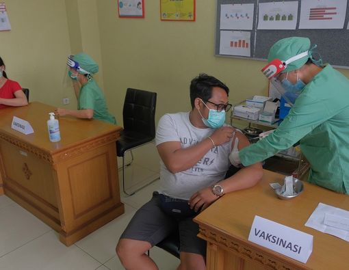 Kenapa Ada Orang yang Dapat Prioritas Vaksin Virus Corona?