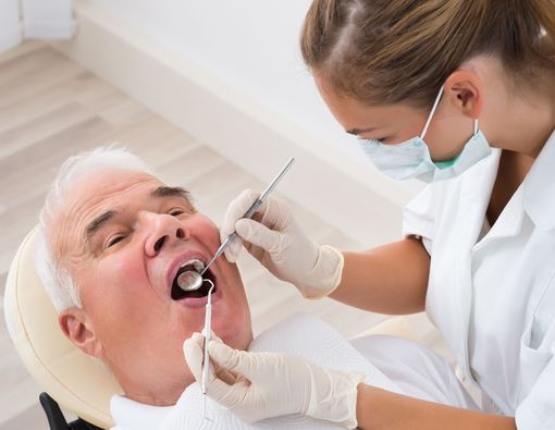 Kenali Gangguan Kesehatan Gigi dan Mulut Pada Lansia