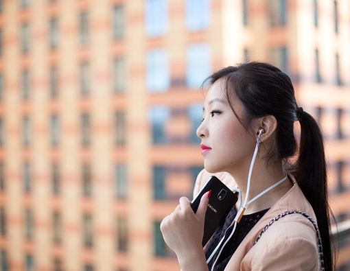 Sering Pakai Earphone, Waspadai Kerusakan Permanen Telinga!   