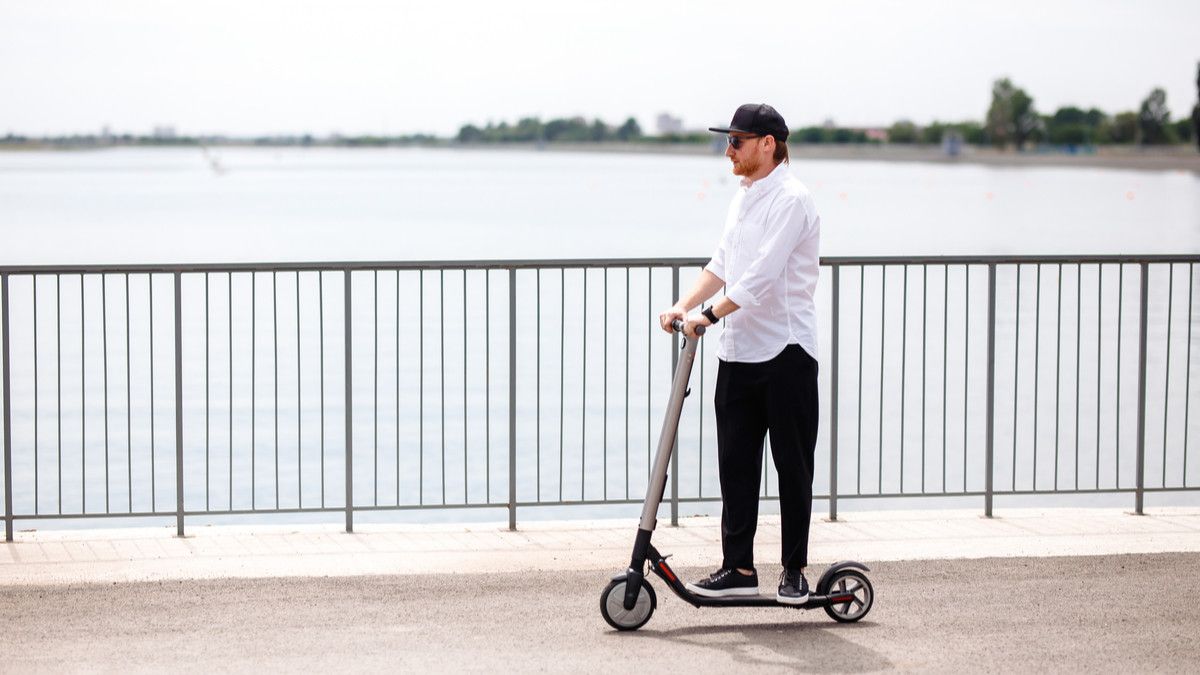 Cara Aman dan Sehat Naik Skuter Listrik