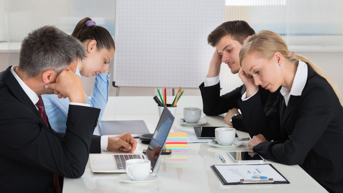 Cara Terbaik Kelola Stres Usai PHK Massal